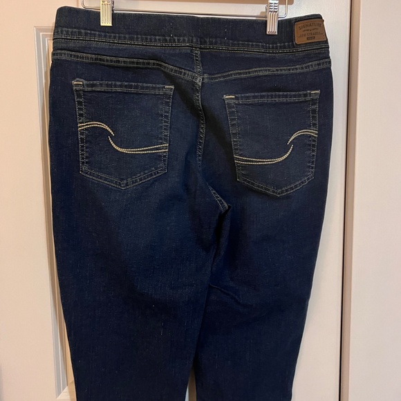 Signature by Levi Strauss & Co. Gold Label Totally Shaping Pull-On Skinny Jeans - Picture 6 of 10